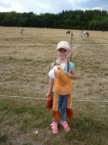 Reiten auf dem Plüschpferd macht auch Spaß!